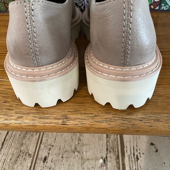 NWT DOLCE VITA leather shoes with white high rise soles! NEUTRAL & FUN!! - Picture 8 of 10